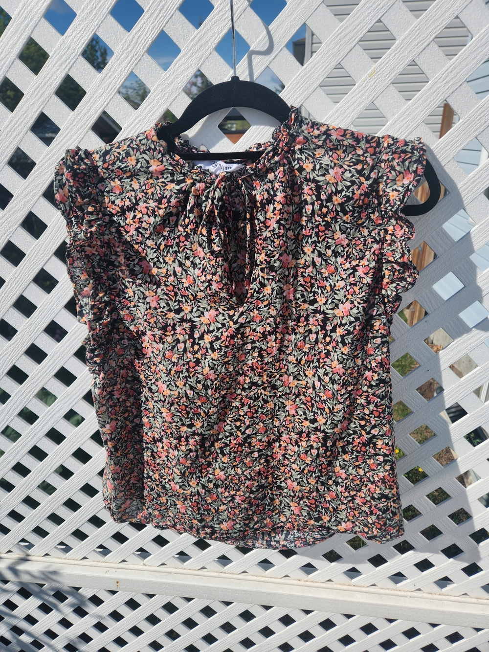 BB Dakota Black Floral Tie-Neck Ruffle Sleeve Top Size Medium GUC